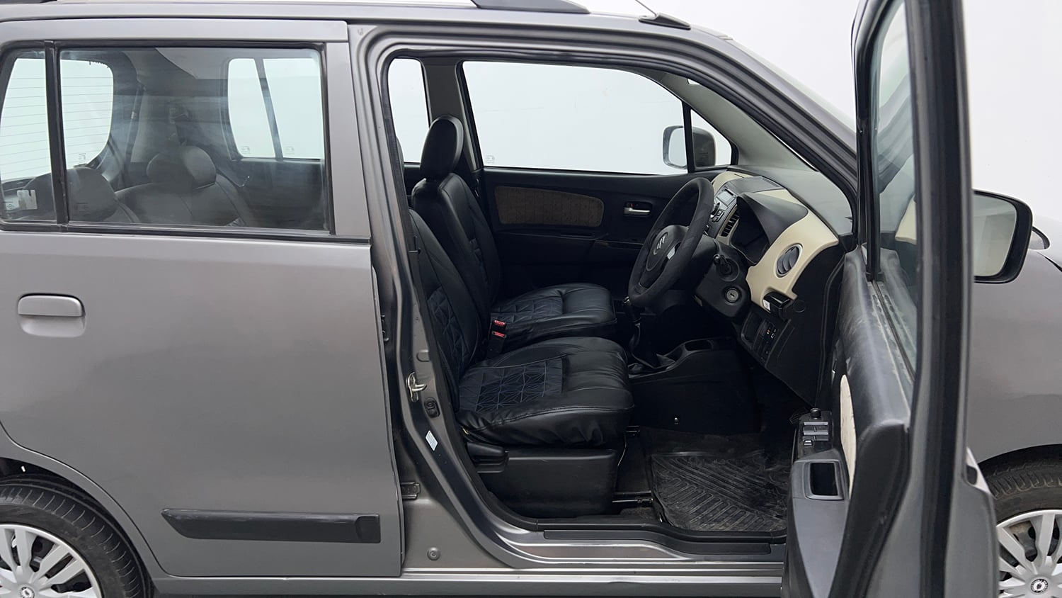 Used 2017 Maruti Suzuki Wagon R VXI Petrol Manual interior RIGHT SIDE FRONT DOOR CABIN VIEW