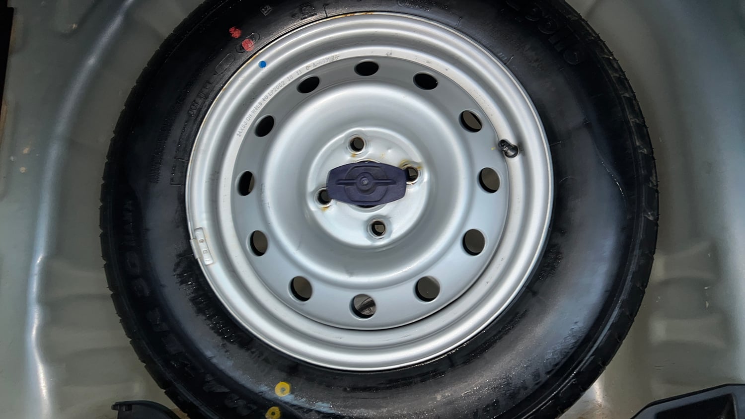 Used 2018 Maruti Suzuki Swift LXi Petrol Manual tyres SPARE TYRE VIEW