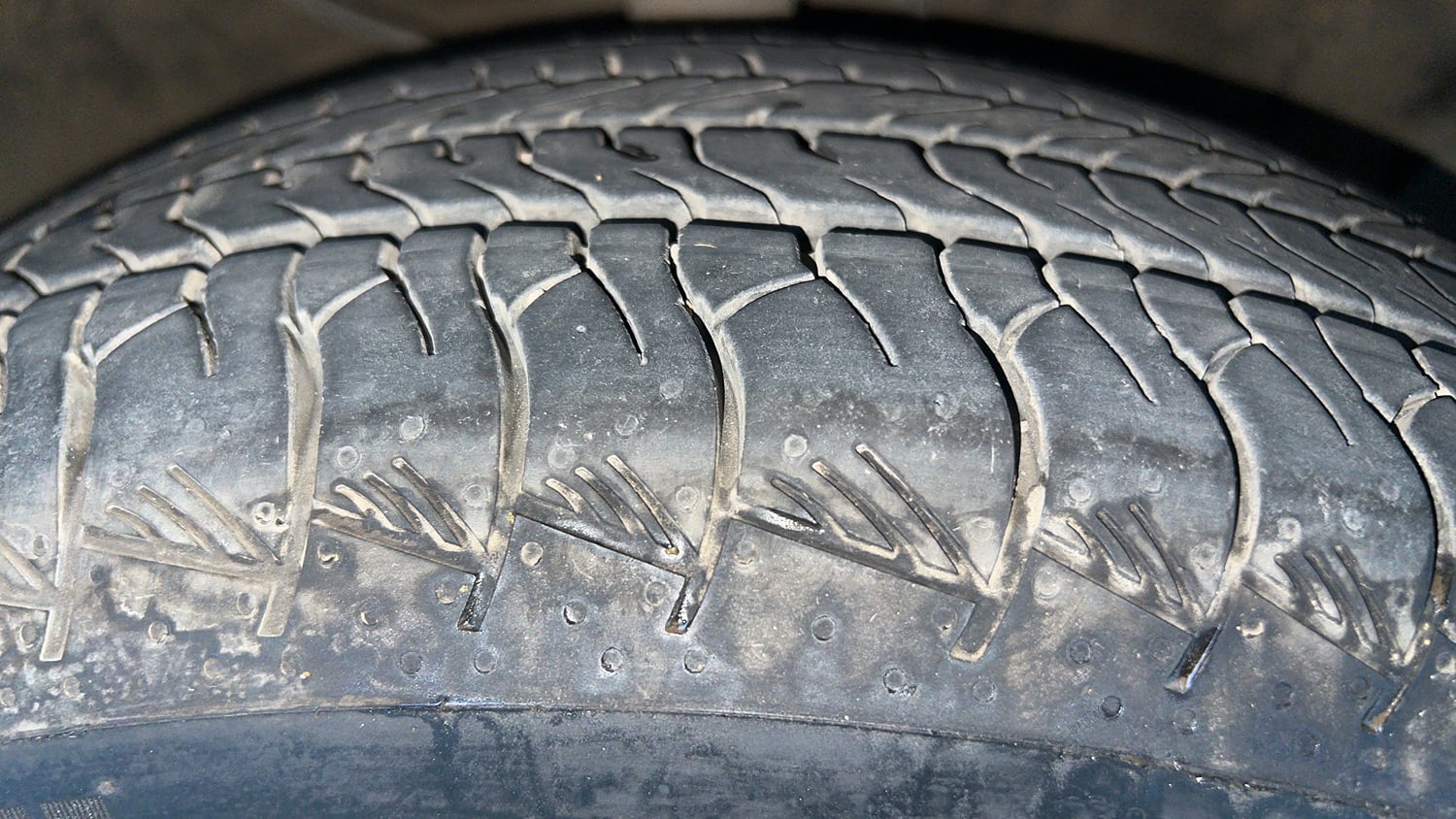 Used 2016 Hyundai Creta 1.6 SX Plus AT Petrol Petrol Automatic tyres RIGHT FRONT TYRE TREAD VIEW