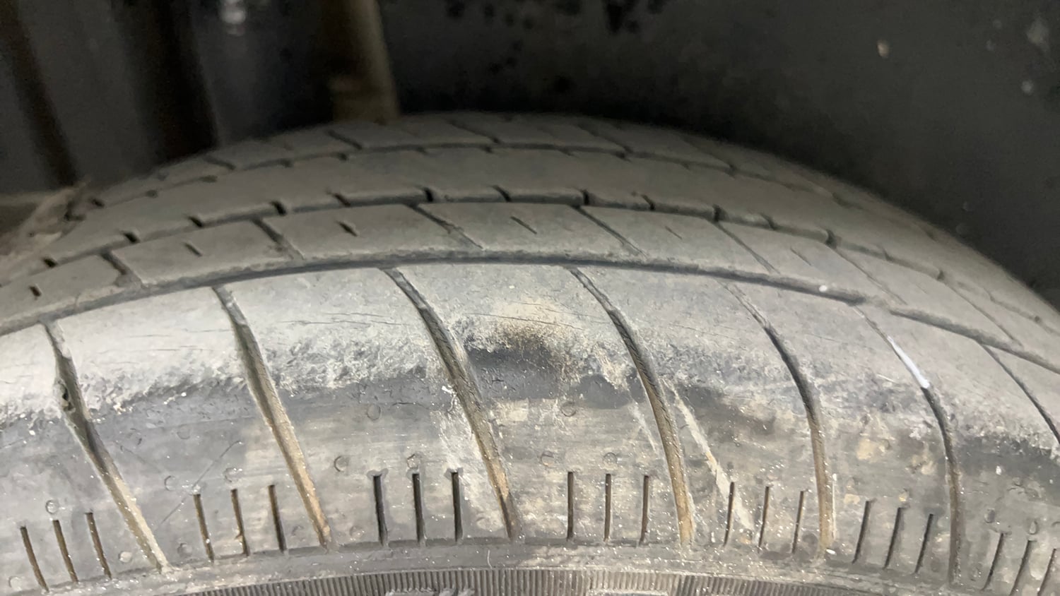 Used 2014 Maruti Suzuki Swift ZXi Petrol Manual tyres RIGHT REAR TYRE TREAD VIEW