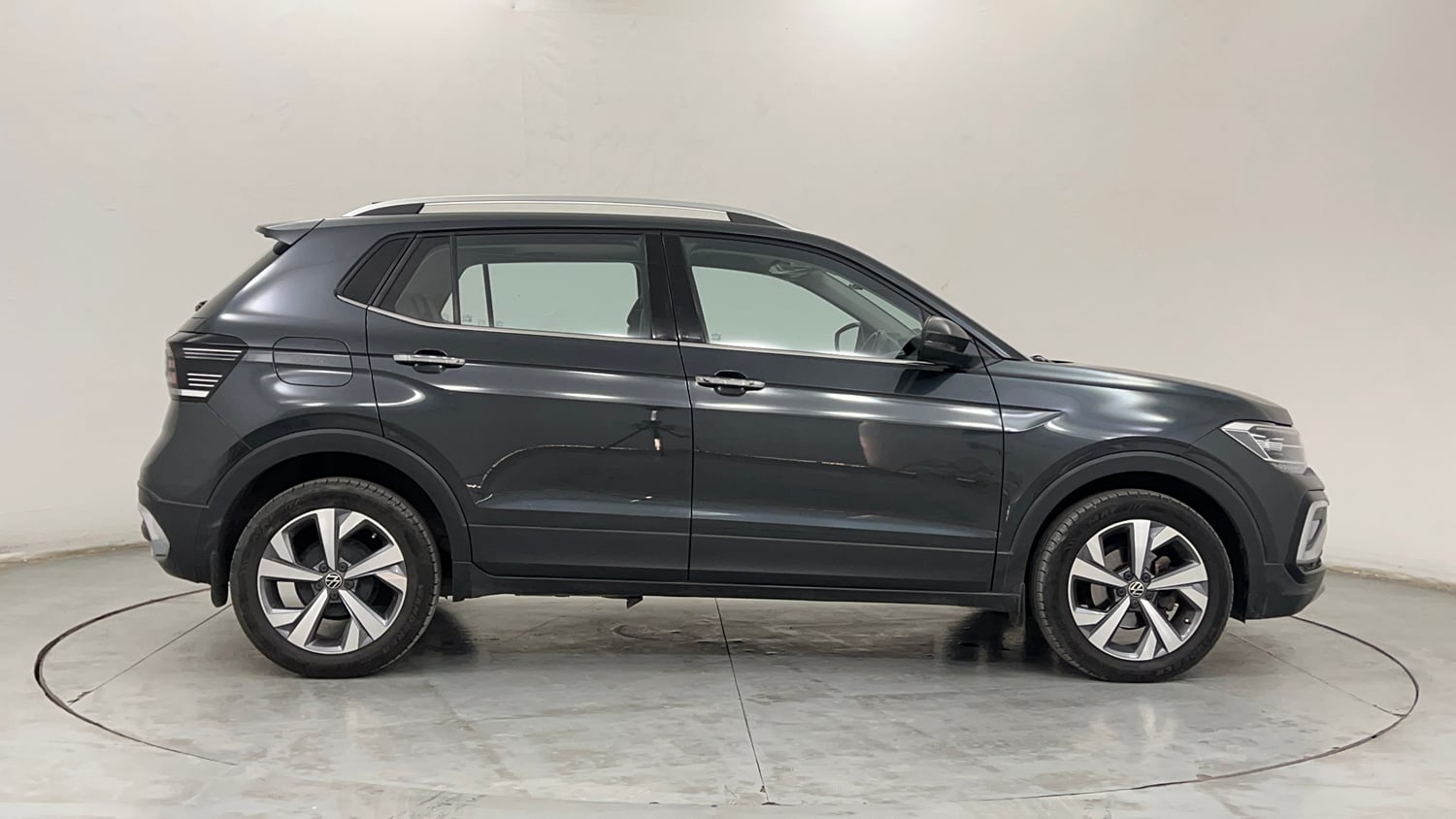 Used 2022 Volkswagen Taigun Topline 1.0 TSI MT Petrol Manual exterior RIGHT SIDE VIEW