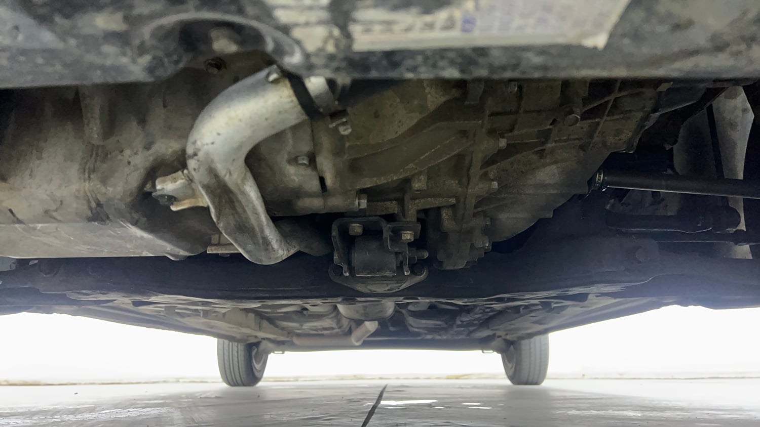 Used 2017 Hyundai Grand i10 Sportz U2 1.2 CRDi Diesel Manual extra FRONT LEFT UNDERBODY VIEW