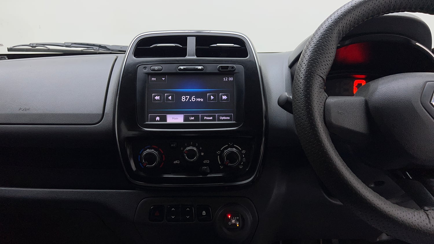 Used 2016 Renault Kwid RXT CNG (Outside Fitted) Cng Manual interior MUSIC SYSTEM & AC CONTROL VIEW