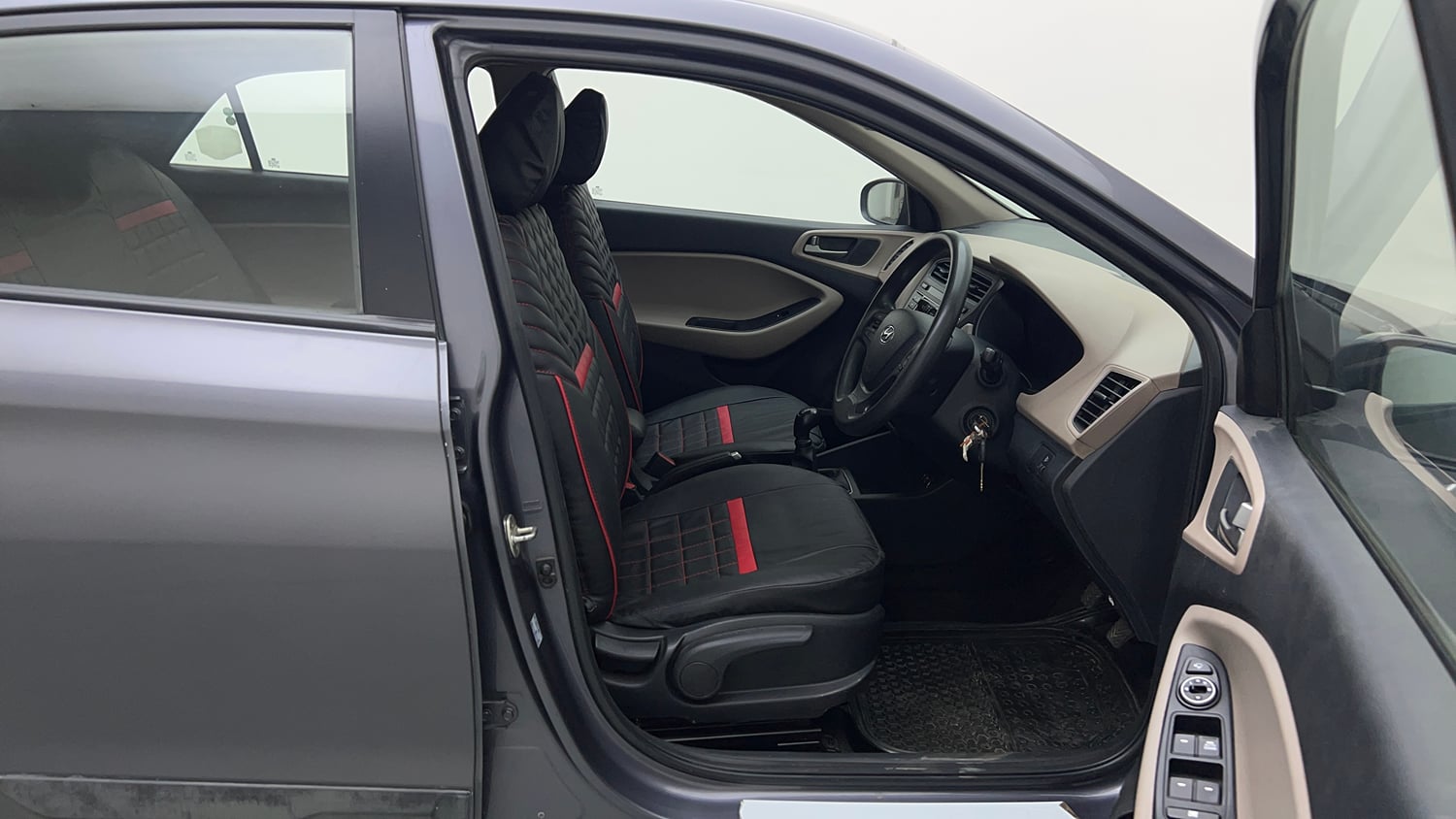 Used 2017 Hyundai Elite i20 Sportz 1.2 Petrol Manual interior RIGHT SIDE FRONT DOOR CABIN VIEW