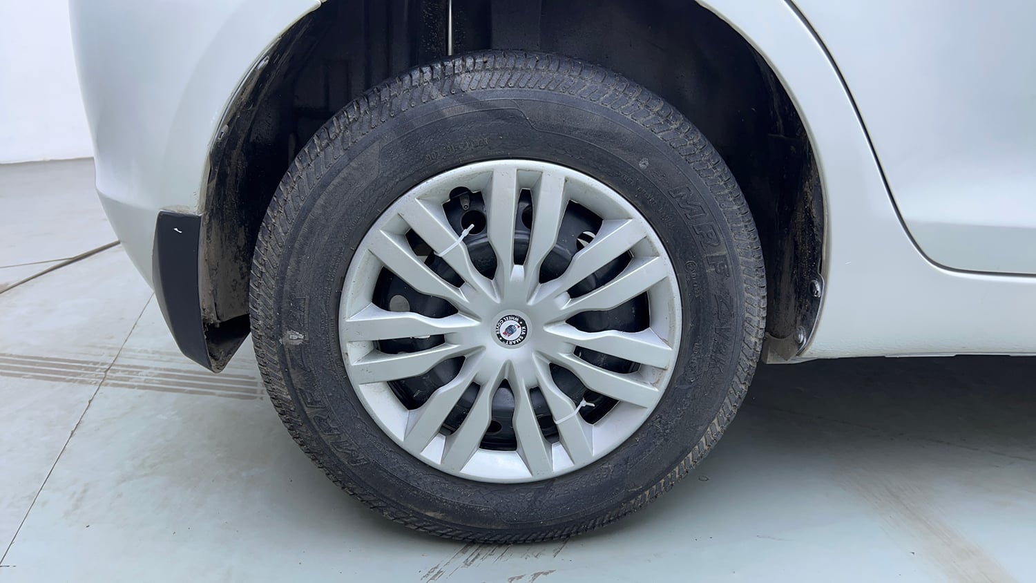 Used 2012 Maruti Suzuki Swift VXi Petrol Manual tyres RIGHT REAR TYRE RIM VIEW