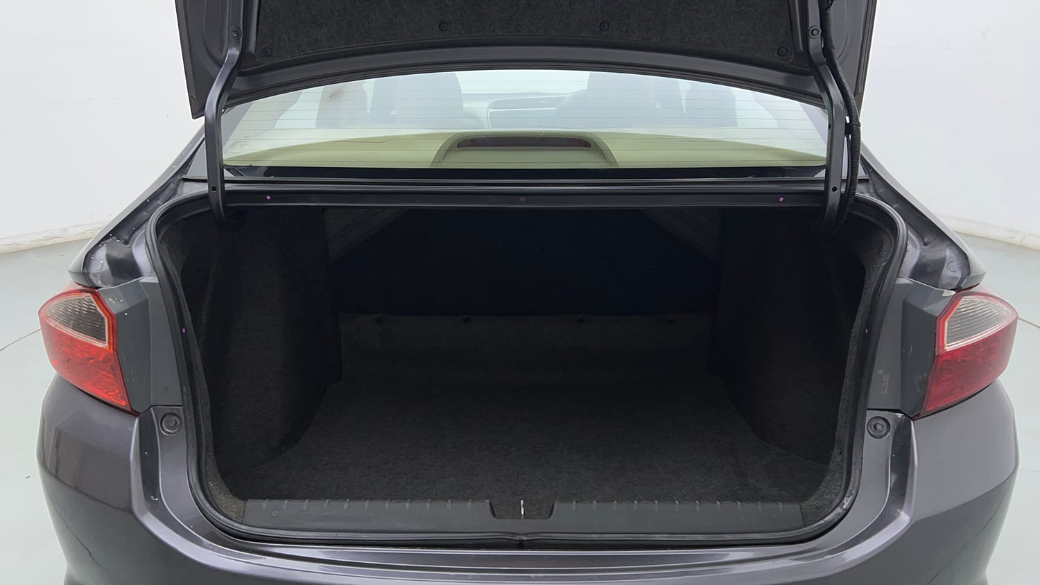 Used 2017 Honda City V CVT Petrol Petrol Automatic interior DICKY INSIDE VIEW