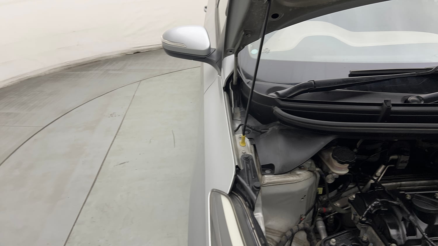Used 2019 Hyundai Elite i20 Sportz Plus 1.2 Petrol Manual engine ENGINE RIGHT SIDE HINGE & APRON VIEW