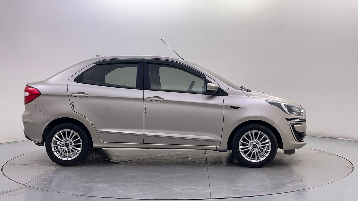 Used 2019 Ford Figo Aspire Titanium 1.2 Ti-VCT Petrol Manual exterior RIGHT SIDE VIEW