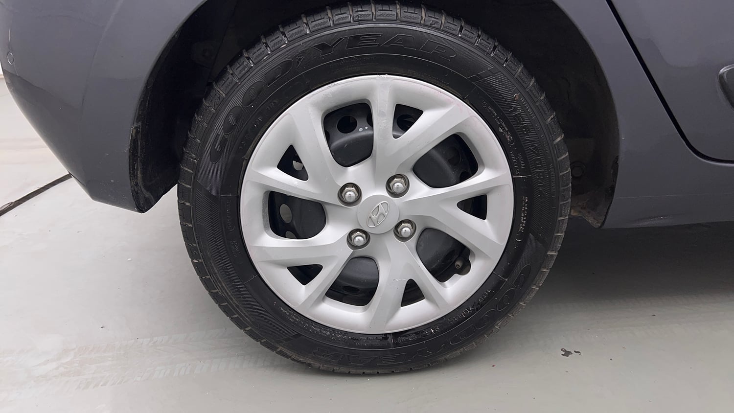 Used 2018 Hyundai Grand i10 Sportz (O) U2 1.2 CRDi Diesel Manual tyres RIGHT REAR TYRE RIM VIEW