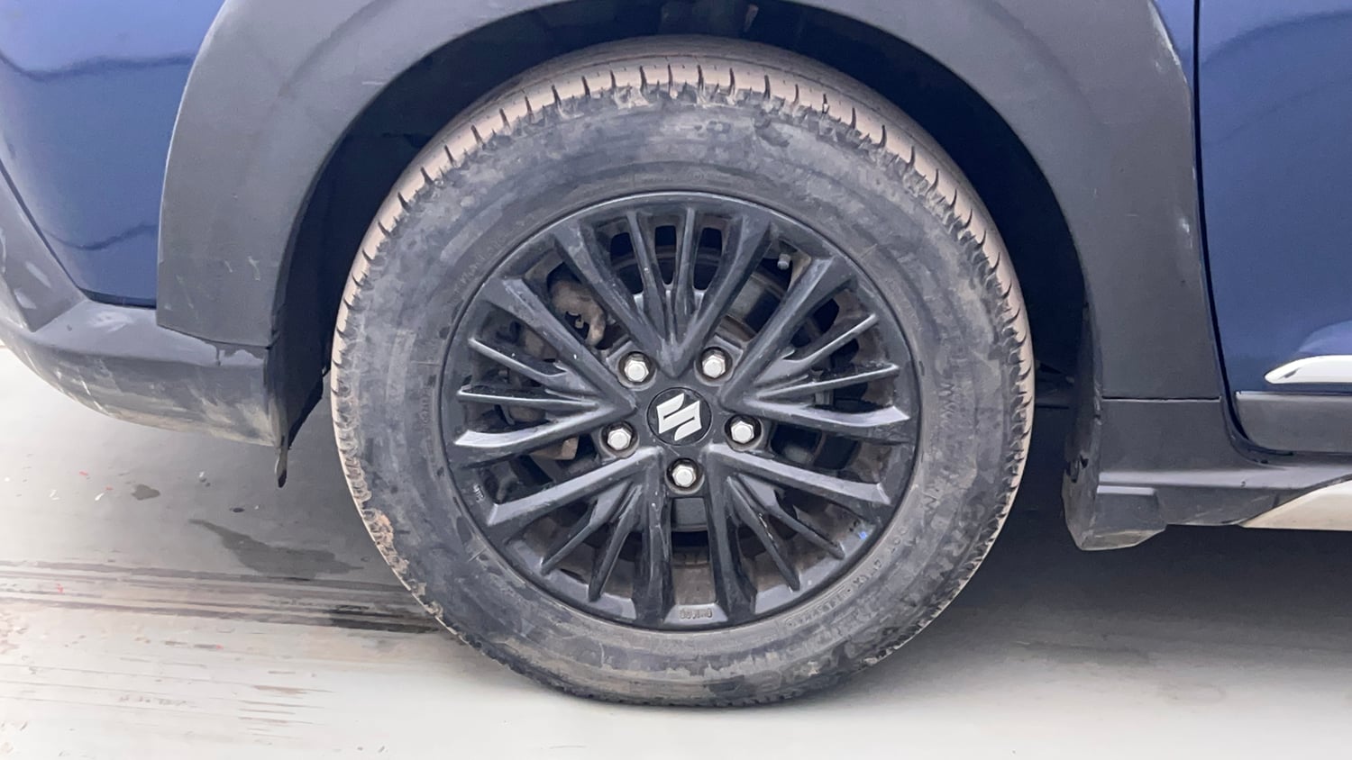 Used 2020 Maruti Suzuki XL6 Alpha AT Petrol Petrol Automatic tyres LEFT FRONT TYRE RIM VIEW