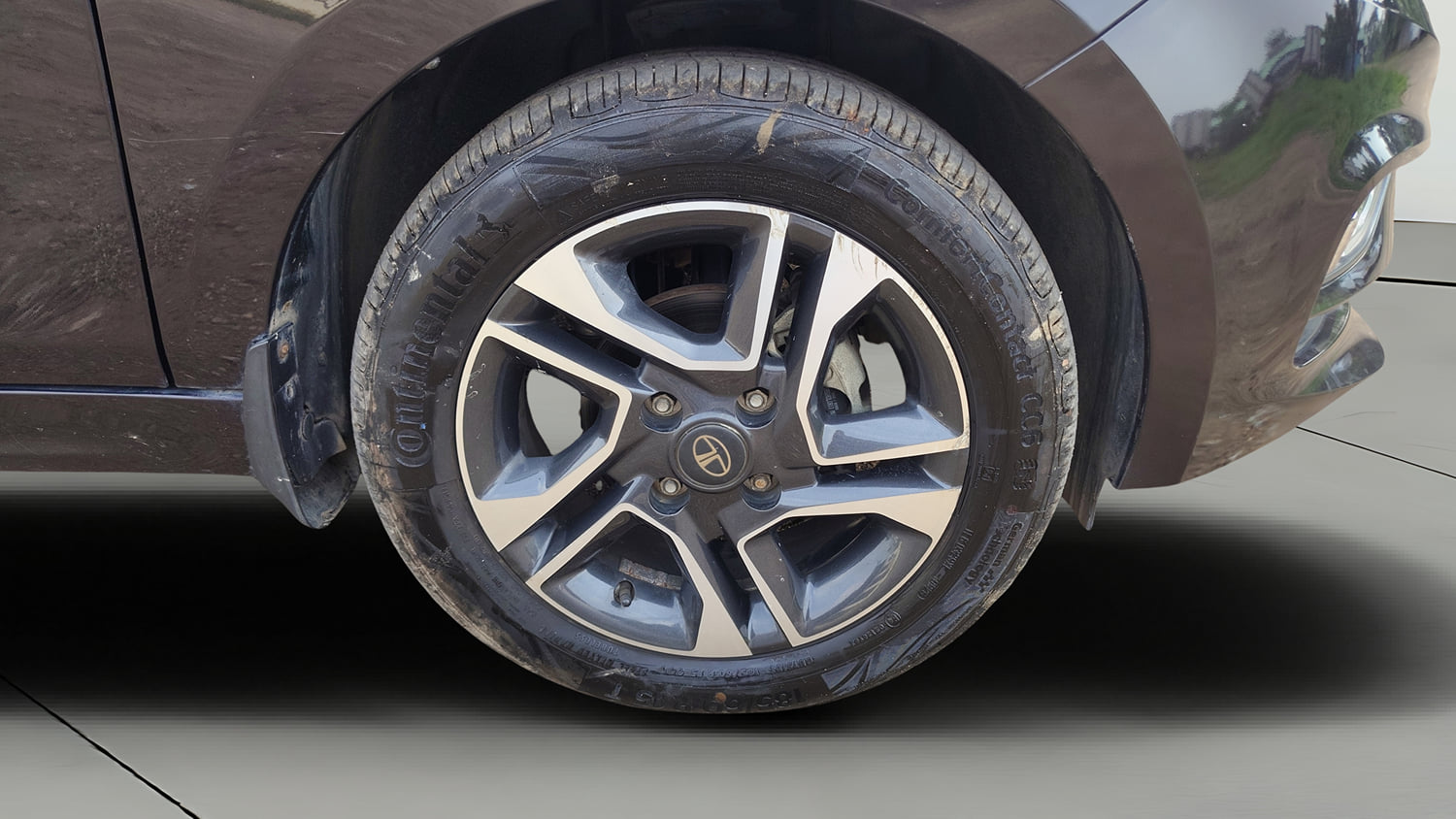 Used 2022 Tata Tiago XZ Plus Petrol Manual tyres RIGHT FRONT TYRE RIM VIEW