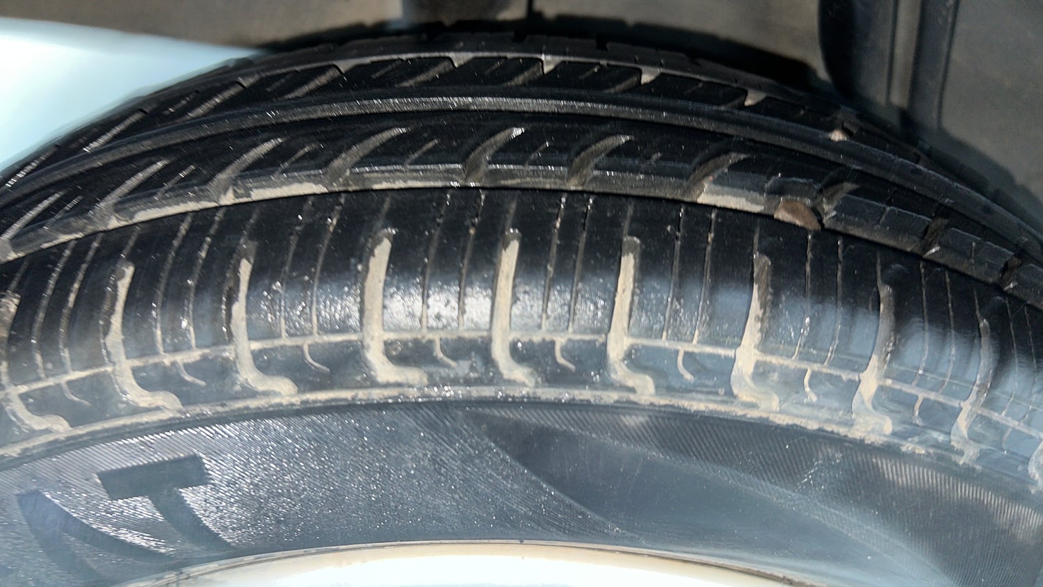 Used 2016 Renault Kwid RXT CNG (Outside Fitted) Cng Manual tyres RIGHT REAR TYRE TREAD VIEW
