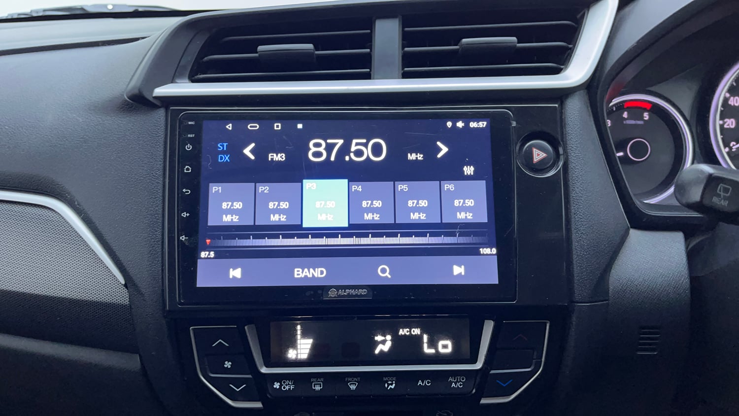 Used 2017 Honda BR-V VX Diesel Diesel Manual interior MUSIC SYSTEM & AC CONTROL VIEW
