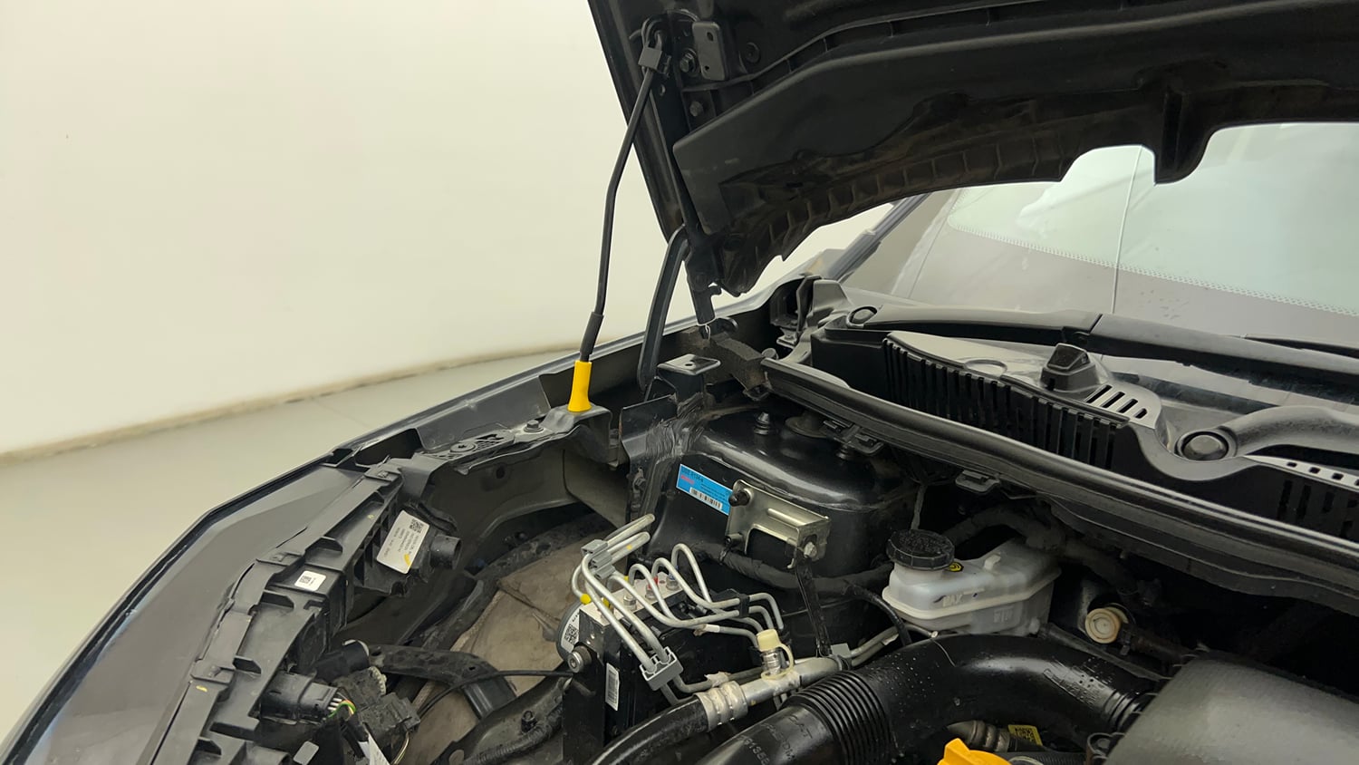 Used 2025 Tata Nexon Creative Plus S 1.2 Revotron Petrol  6MT Petrol Manual engine ENGINE RIGHT SIDE HINGE & APRON VIEW
