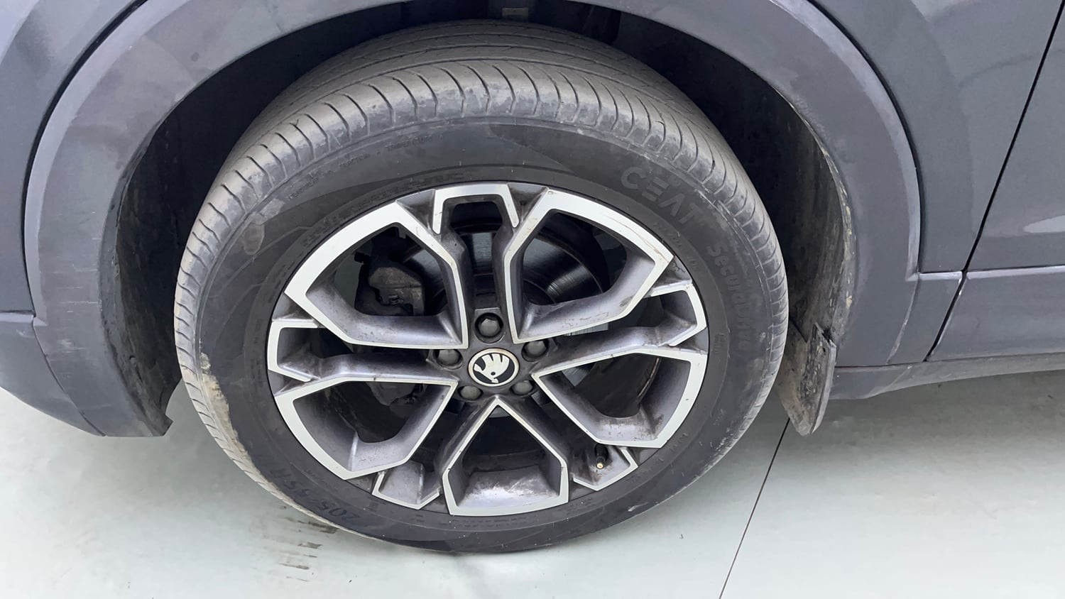 Used 2023 Skoda Kushaq Style 1.0L TSI MT Petrol Manual tyres LEFT FRONT TYRE RIM VIEW