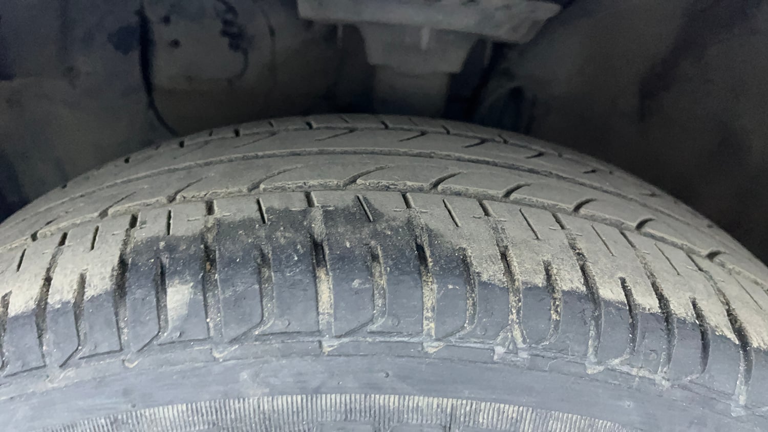 Used 2017 Hyundai Elite i20 Sportz 1.2 Petrol Manual tyres LEFT FRONT TYRE TREAD VIEW