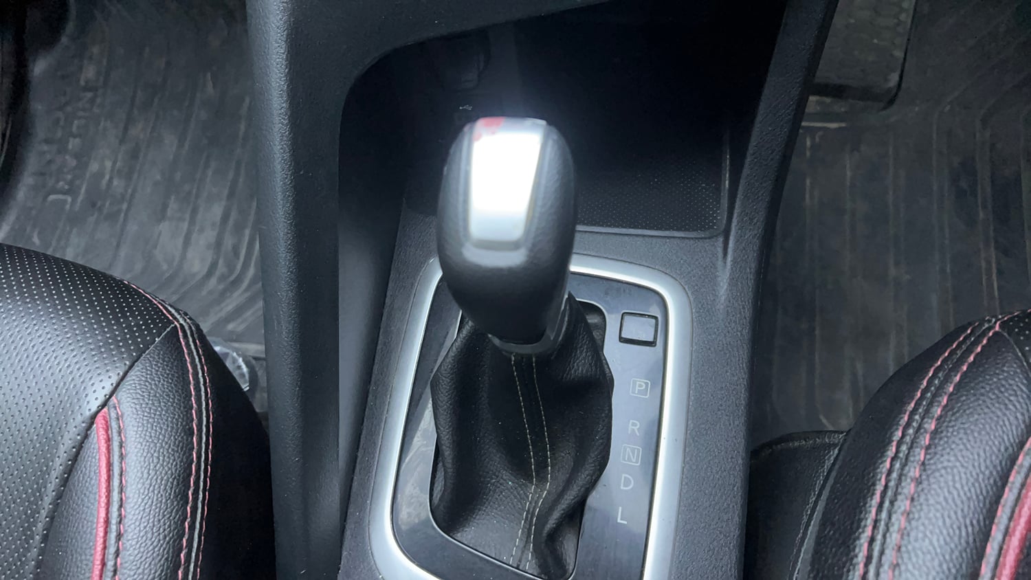 Used 2023 Nissan Magnite XV Premium Turbo CVT Dual Tone Petrol Automatic interior GEAR  KNOB VIEW