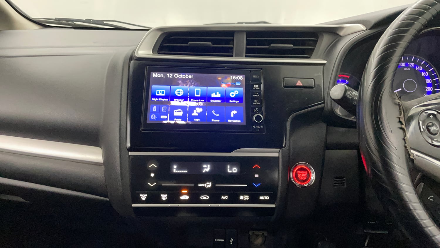 Used 2017 Honda WR-V VX MT Diesel Diesel Manual interior MUSIC SYSTEM & AC CONTROL VIEW