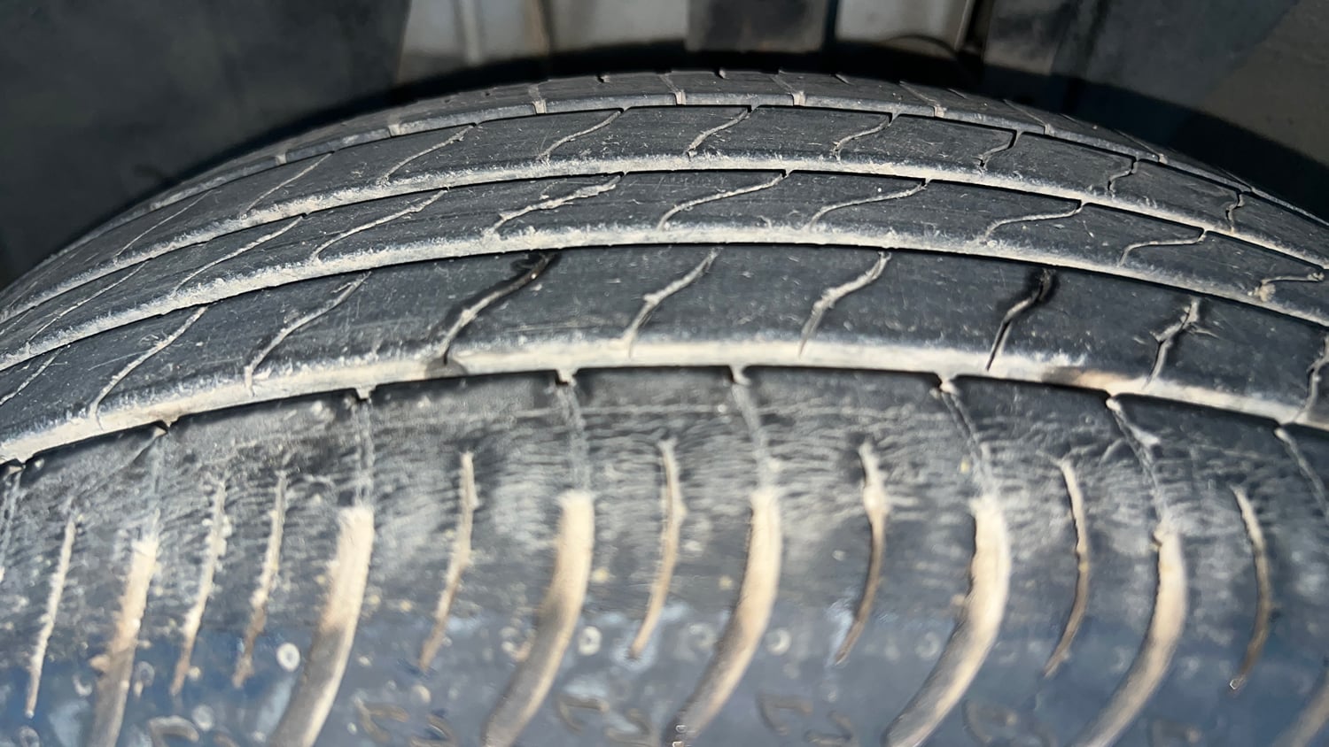 Used 2022 Renault Kiger RXT (O) AMT Petrol Automatic tyres LEFT FRONT TYRE TREAD VIEW
