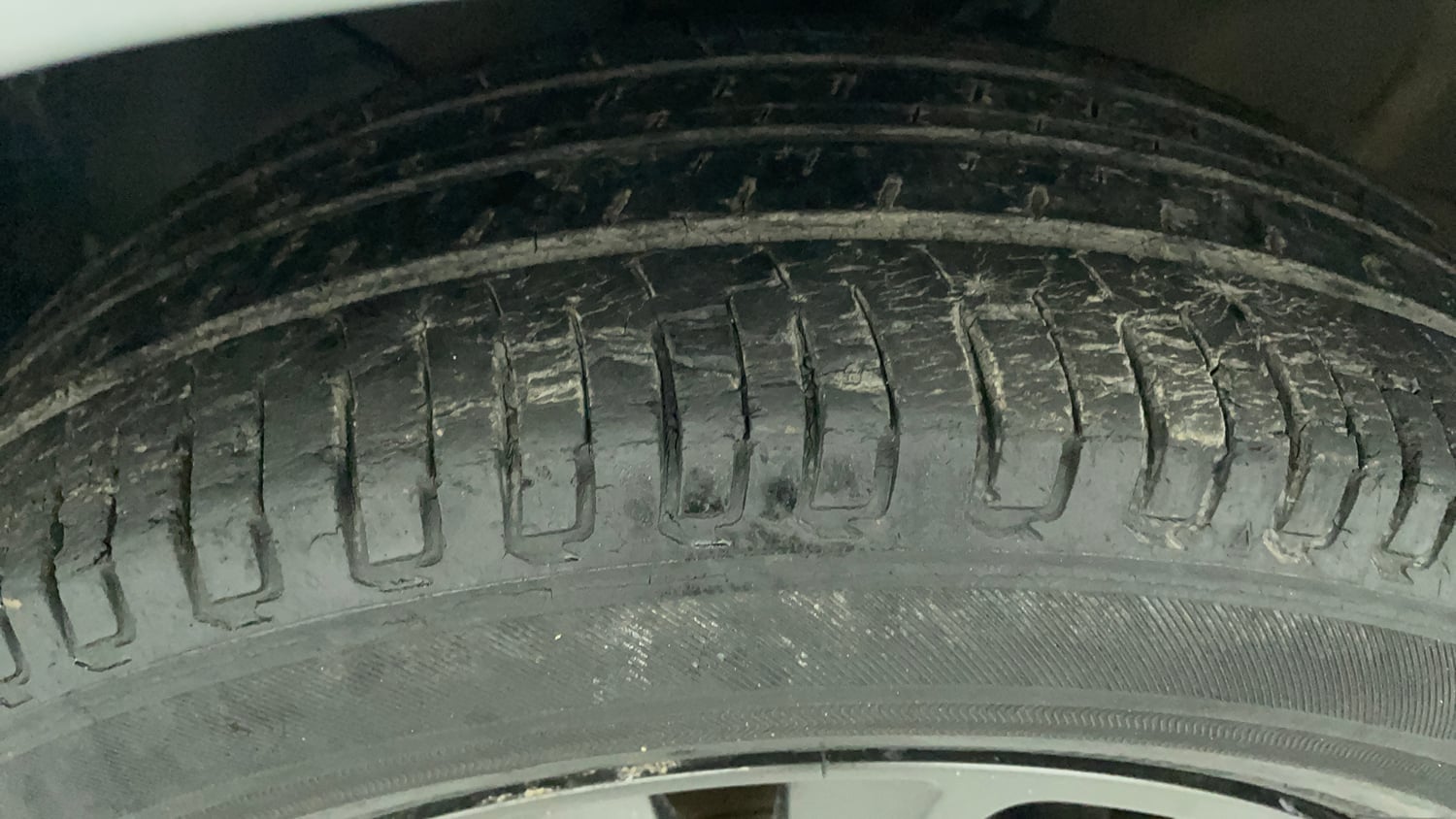 Used 2020 Hyundai Elite i20 Sportz Plus 1.2 Petrol Manual tyres LEFT FRONT TYRE TREAD VIEW