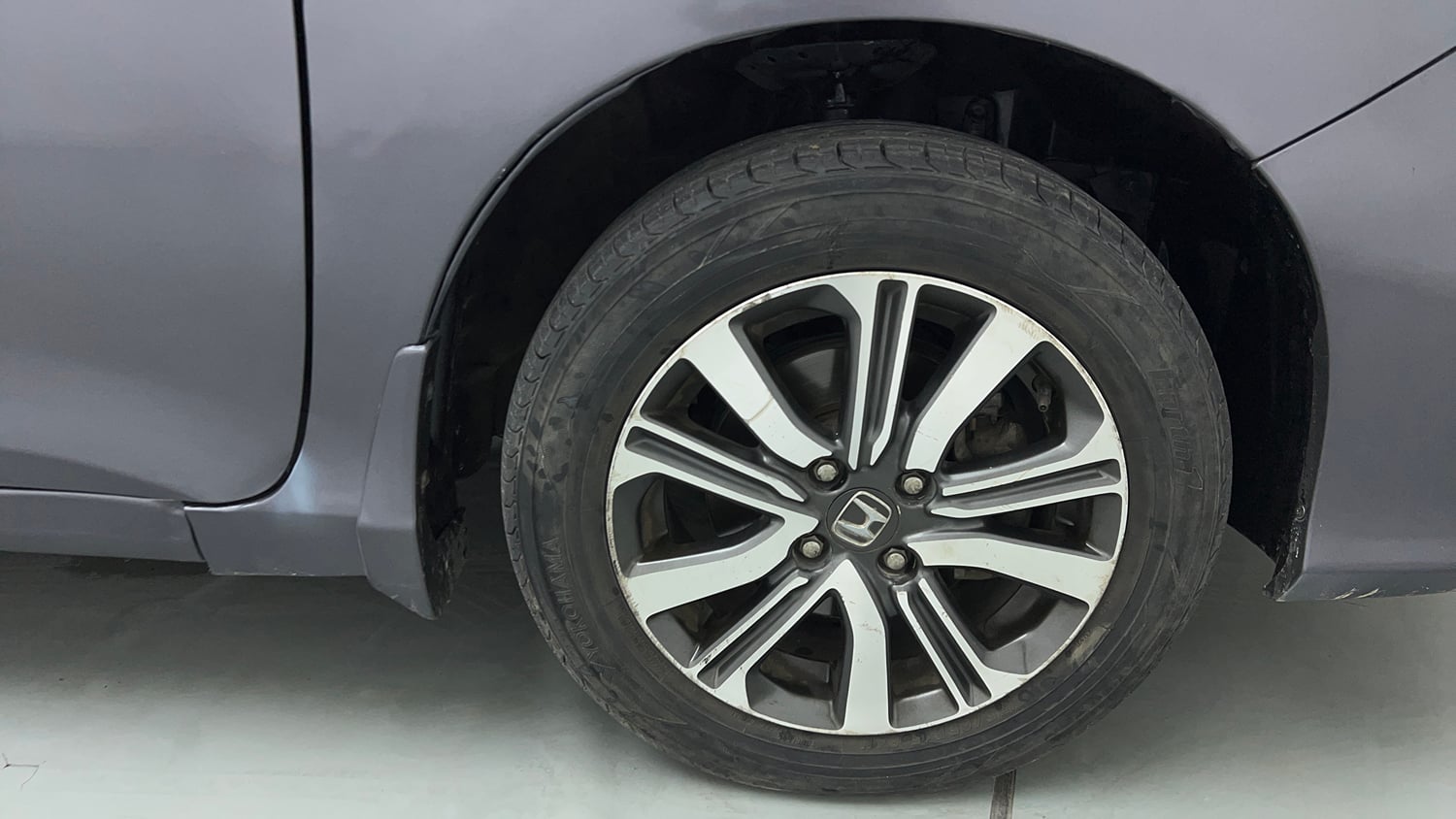Used 2017 Honda City V CVT Petrol Petrol Automatic tyres RIGHT FRONT TYRE RIM VIEW