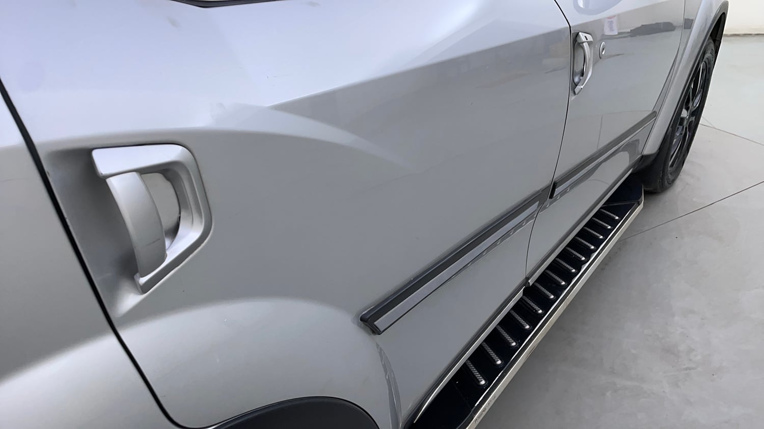 Used 2018 Mahindra XUV500 W11 AT Diesel Automatic dents MINOR SCRATCH