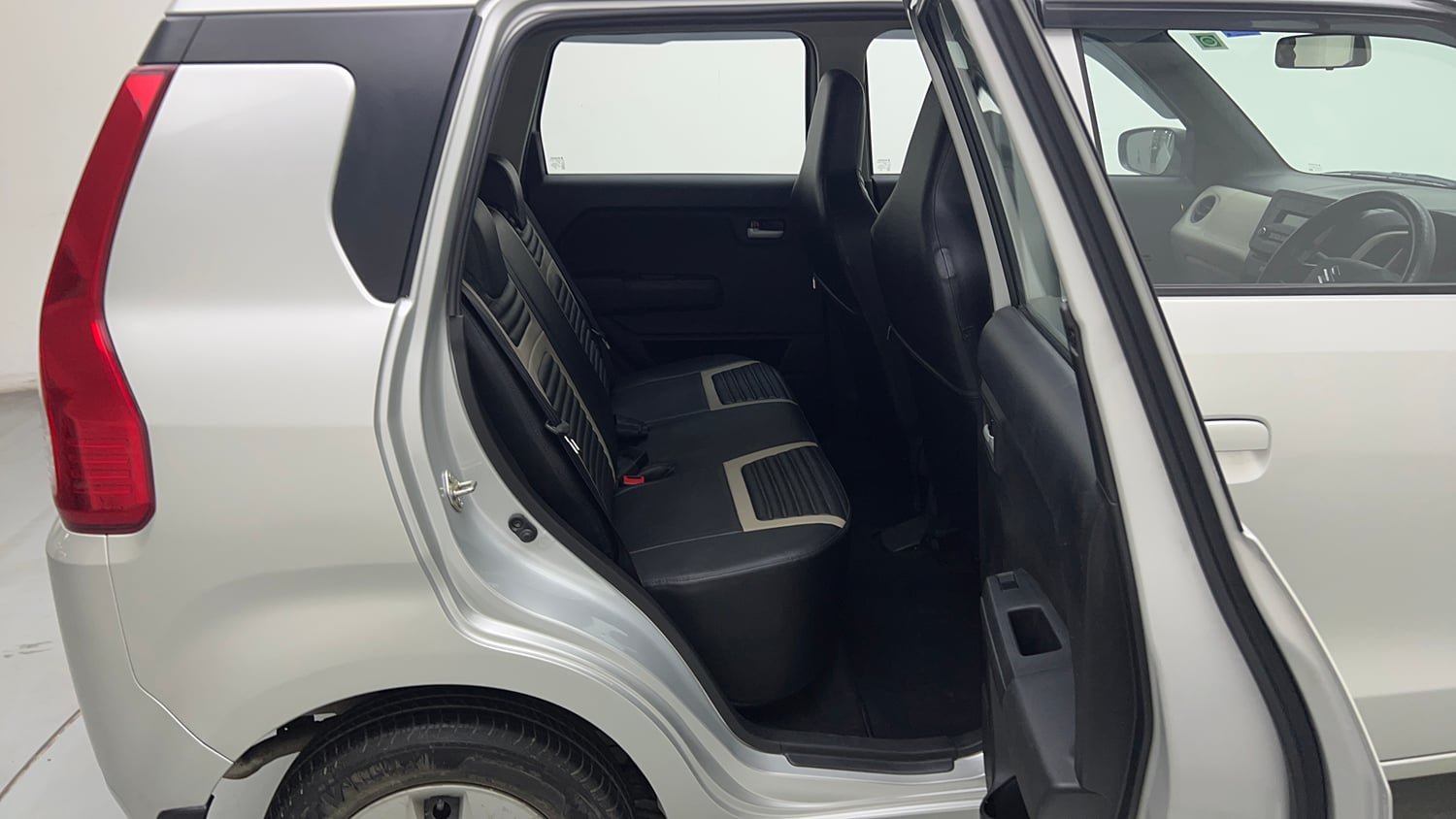 Used 2023 Maruti Suzuki Wagon R VXI 1.0 Petrol Manual interior RIGHT SIDE REAR DOOR CABIN VIEW