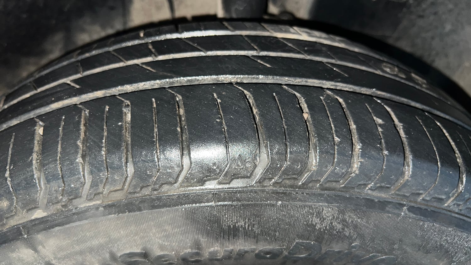 Used 2022 Tata Punch Adventure MT Petrol Manual tyres RIGHT FRONT TYRE TREAD VIEW