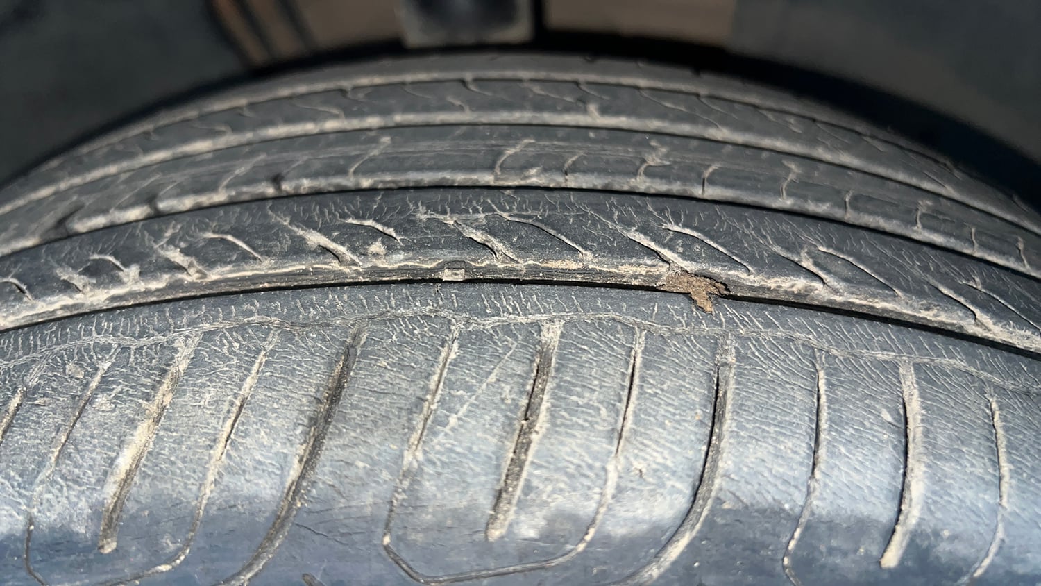 Used 2021 Skoda Kushaq Ambition 1.0L TSI AT Petrol Automatic tyres RIGHT FRONT TYRE TREAD VIEW