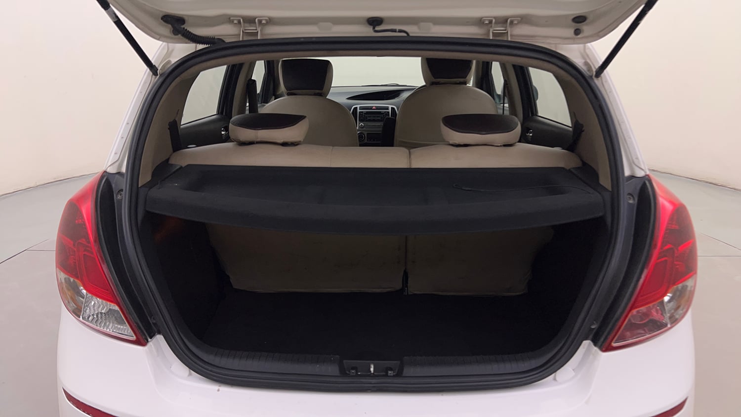 Used 2013 Hyundai i20 Asta 1.2 Petrol Manual interior DICKY INSIDE VIEW