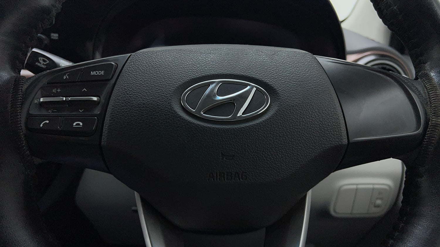 Used 2021 Hyundai Aura SX Plus 1.2 AMT Petrol Petrol Automatic top_features Airbags