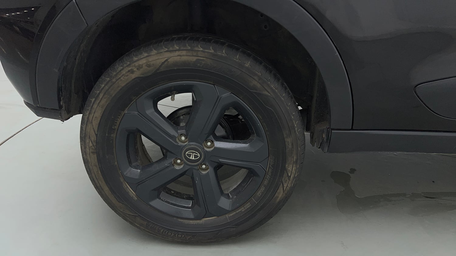 Used 2021 Tata Nexon XZA Plus Diesel Dark Edition Diesel Automatic tyres RIGHT REAR TYRE RIM VIEW