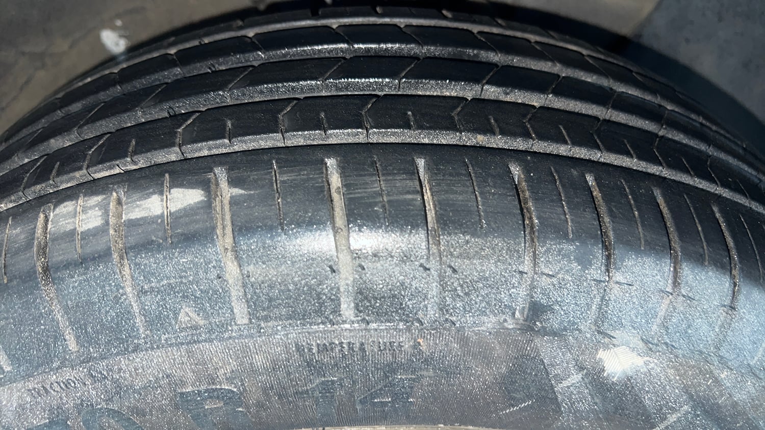Used 2017 Hyundai Elite i20 Sportz 1.2 Petrol Manual tyres RIGHT FRONT TYRE TREAD VIEW