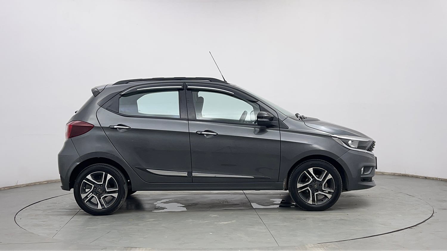Used 2023 Tata Tiago XZ Plus Petrol Manual exterior RIGHT SIDE VIEW