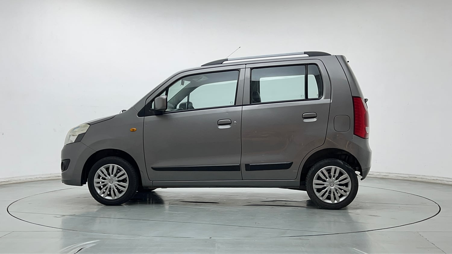 Used 2017 Maruti Suzuki Wagon R VXI Petrol Manual exterior LEFT SIDE VIEW