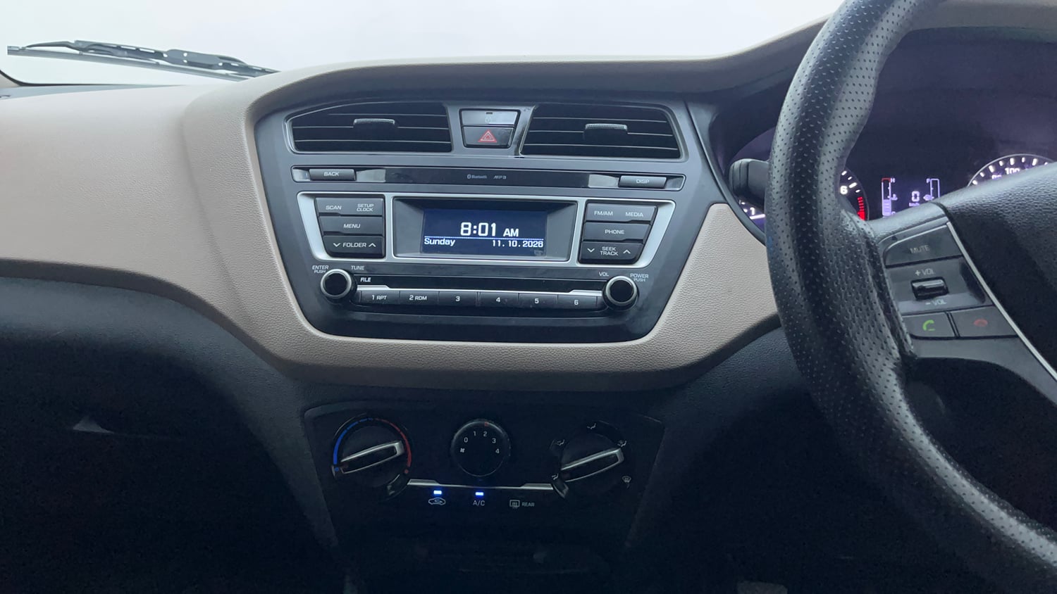 Used 2017 Hyundai Elite i20 Sportz 1.2 Petrol Manual interior MUSIC SYSTEM & AC CONTROL VIEW