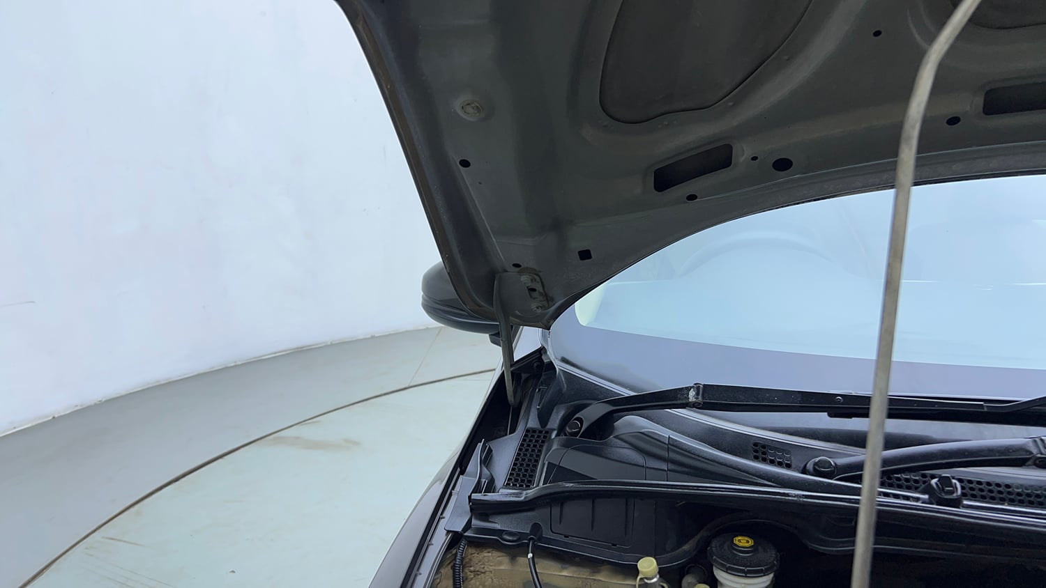 Used 2015 Honda City SV CVT Petrol Automatic engine ENGINE RIGHT SIDE HINGE & APRON VIEW