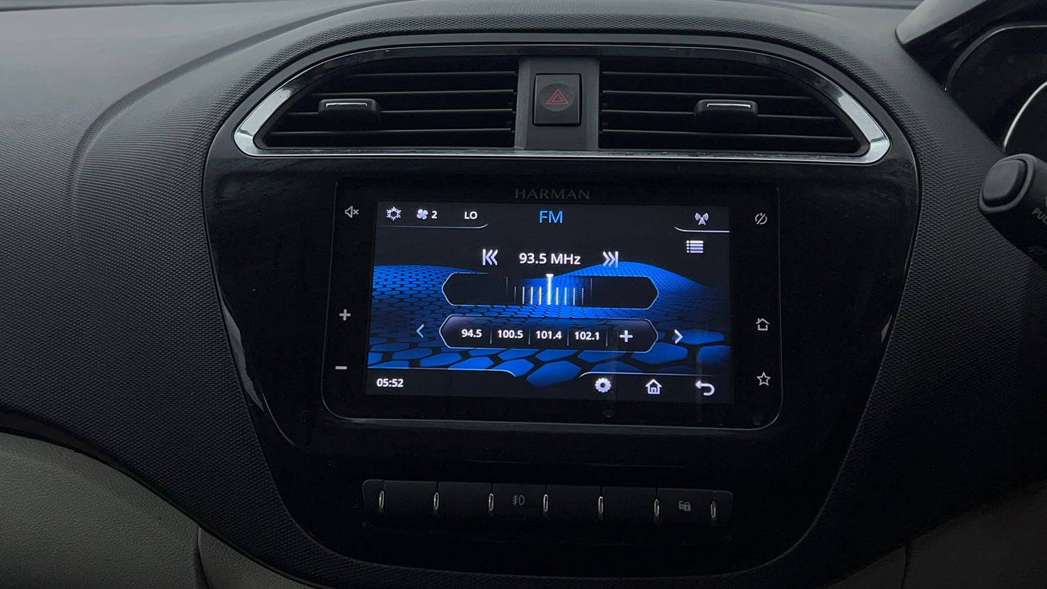 Used 2023 Tata Tiago XZ Plus Petrol Manual top_features Touch screen infotainment system