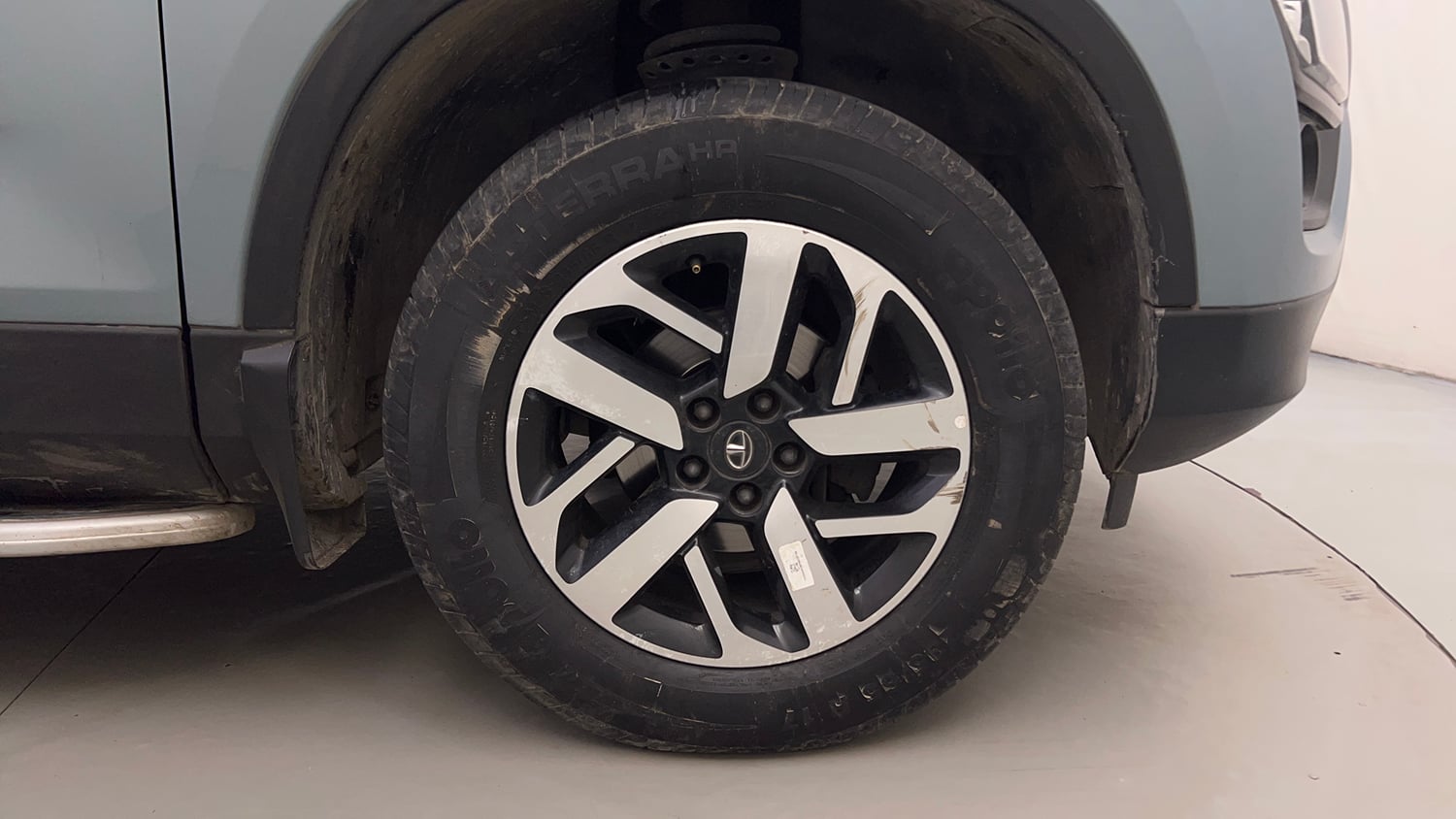Used 2023 Tata Harrier XZA Plus (O) Diesel Automatic tyres RIGHT FRONT TYRE RIM VIEW
