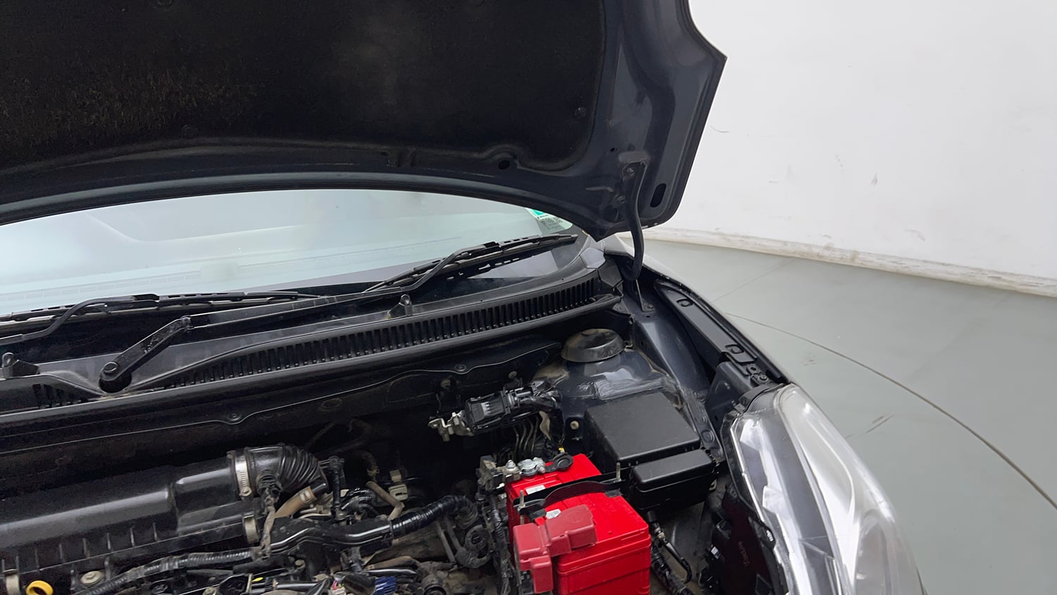 Used 2018 Maruti Suzuki Baleno Zeta 1.2 AT Petrol Automatic engine ENGINE LEFT SIDE HINGE & APRON VIEW