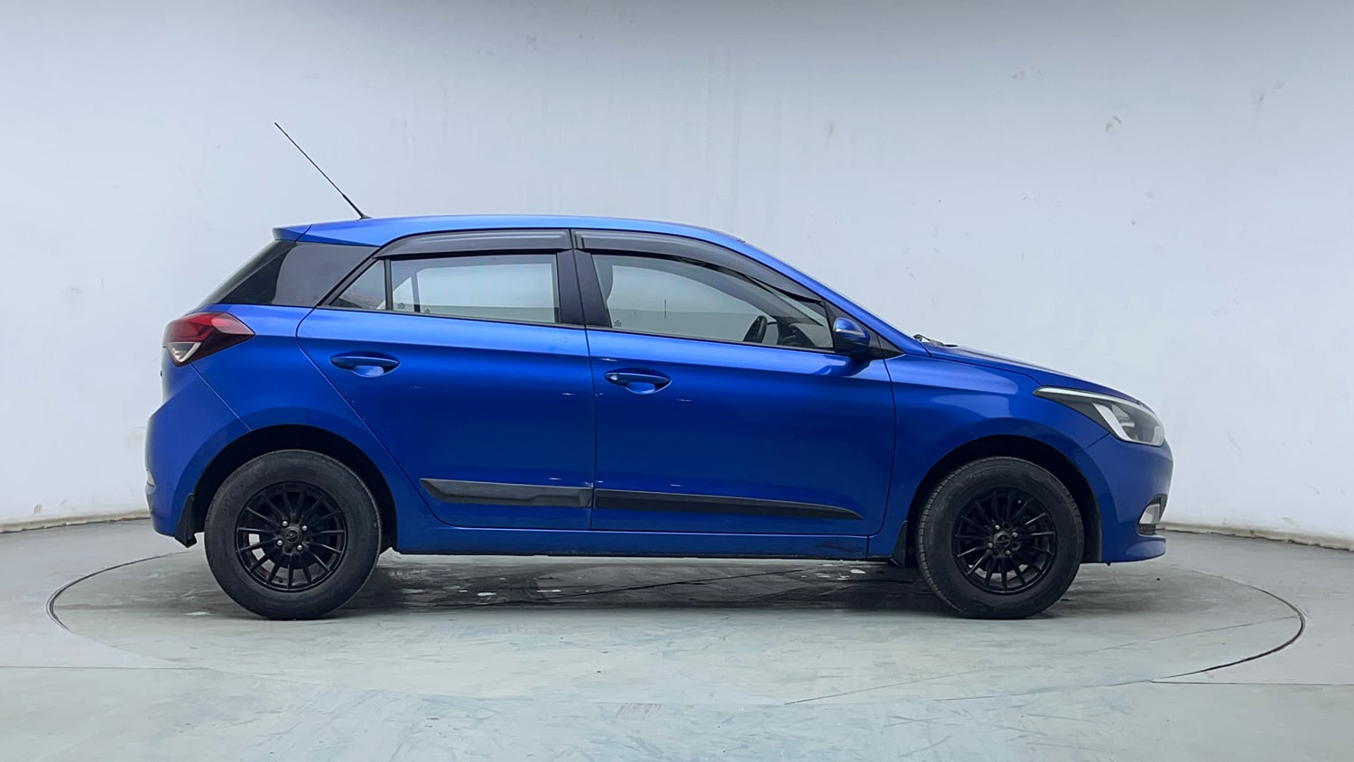 Used 2017 Hyundai Elite i20 Sportz 1.2 Petrol Manual exterior RIGHT SIDE VIEW