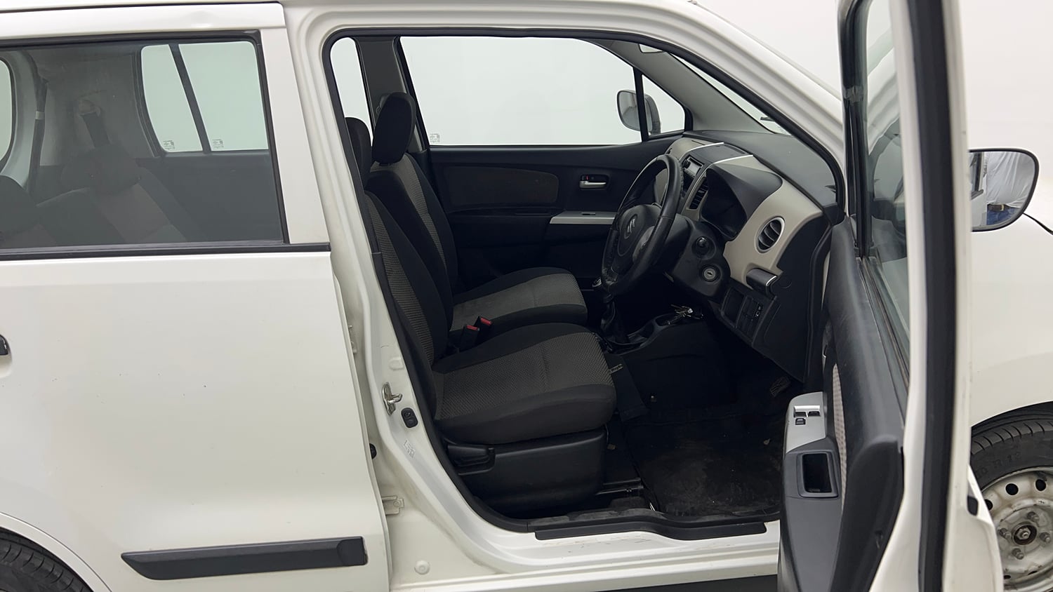 Used 2016 Maruti Suzuki Wagon R LXI Petrol Manual interior RIGHT SIDE FRONT DOOR CABIN VIEW