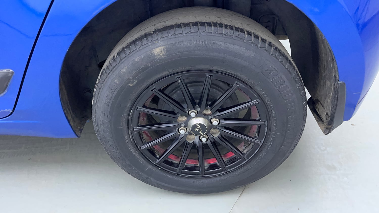 Used 2017 Hyundai Elite i20 Sportz 1.2 Petrol Manual tyres LEFT REAR TYRE RIM VIEW