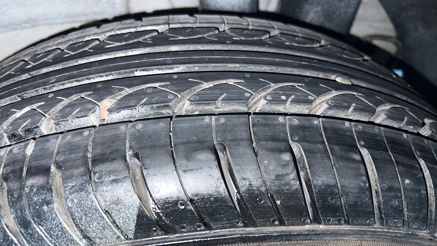Used 2014 Hyundai Elite i20 Era 1.2 Petrol Manual tyres LEFT REAR TYRE TREAD VIEW