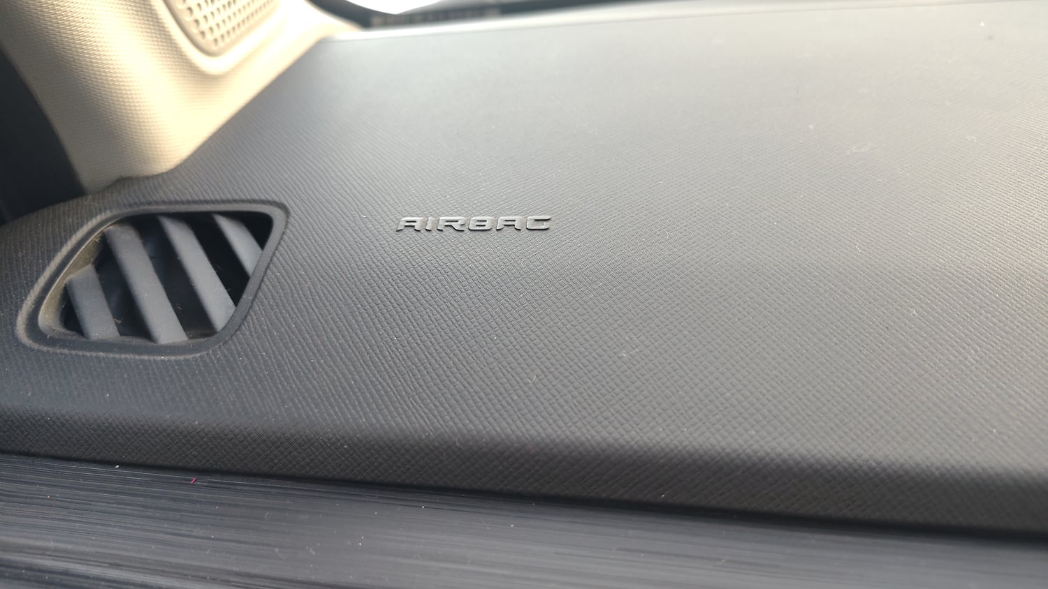 Used 2022 Tata Punch Pure MT Petrol Manual top_features Airbags