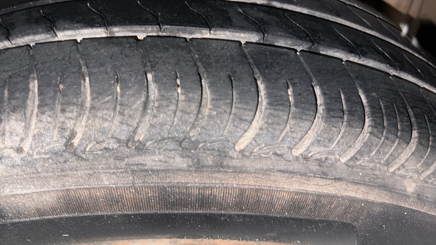 Used 2015 Maruti Suzuki Celerio ZXi AMT Petrol Automatic tyres LEFT REAR TYRE TREAD VIEW