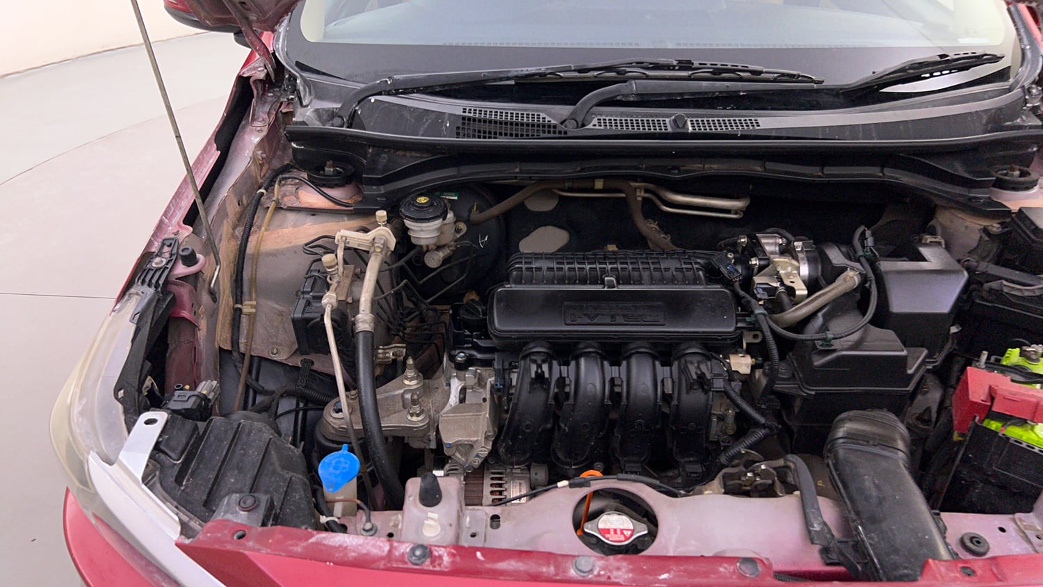 Used 2020 Honda Amaze 1.2 V CVT Petrol Petrol Automatic engine ENGINE RIGHT SIDE HINGE & APRON VIEW