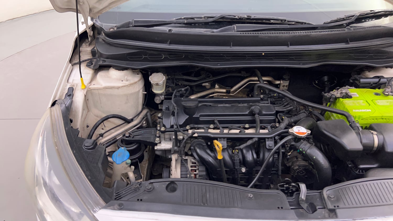Used 2013 Hyundai i20 Asta 1.2 Petrol Manual engine ENGINE RIGHT SIDE HINGE & APRON VIEW