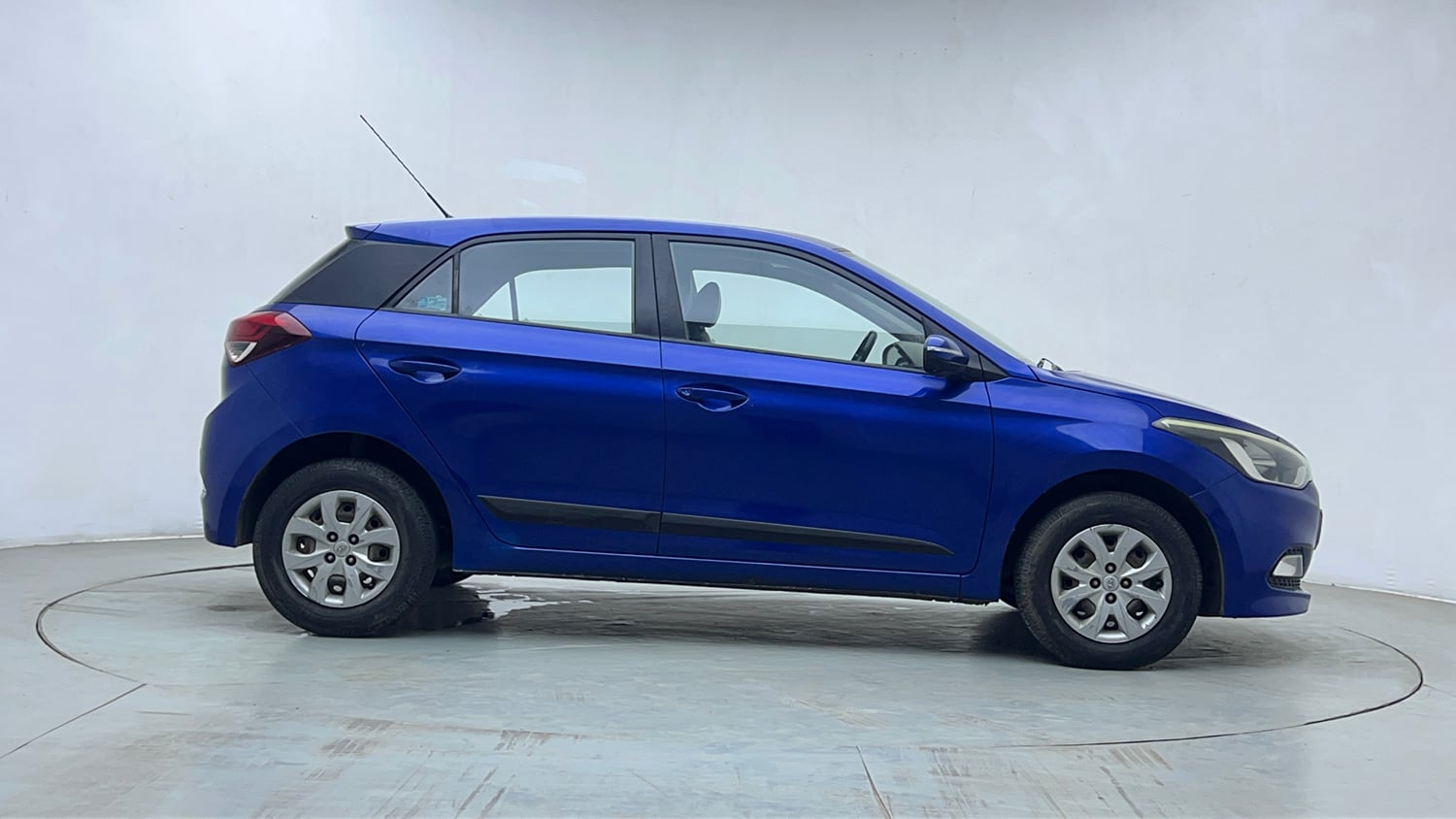 Used 2015 Hyundai Elite i20 Sportz 1.2 Petrol Manual exterior RIGHT SIDE VIEW