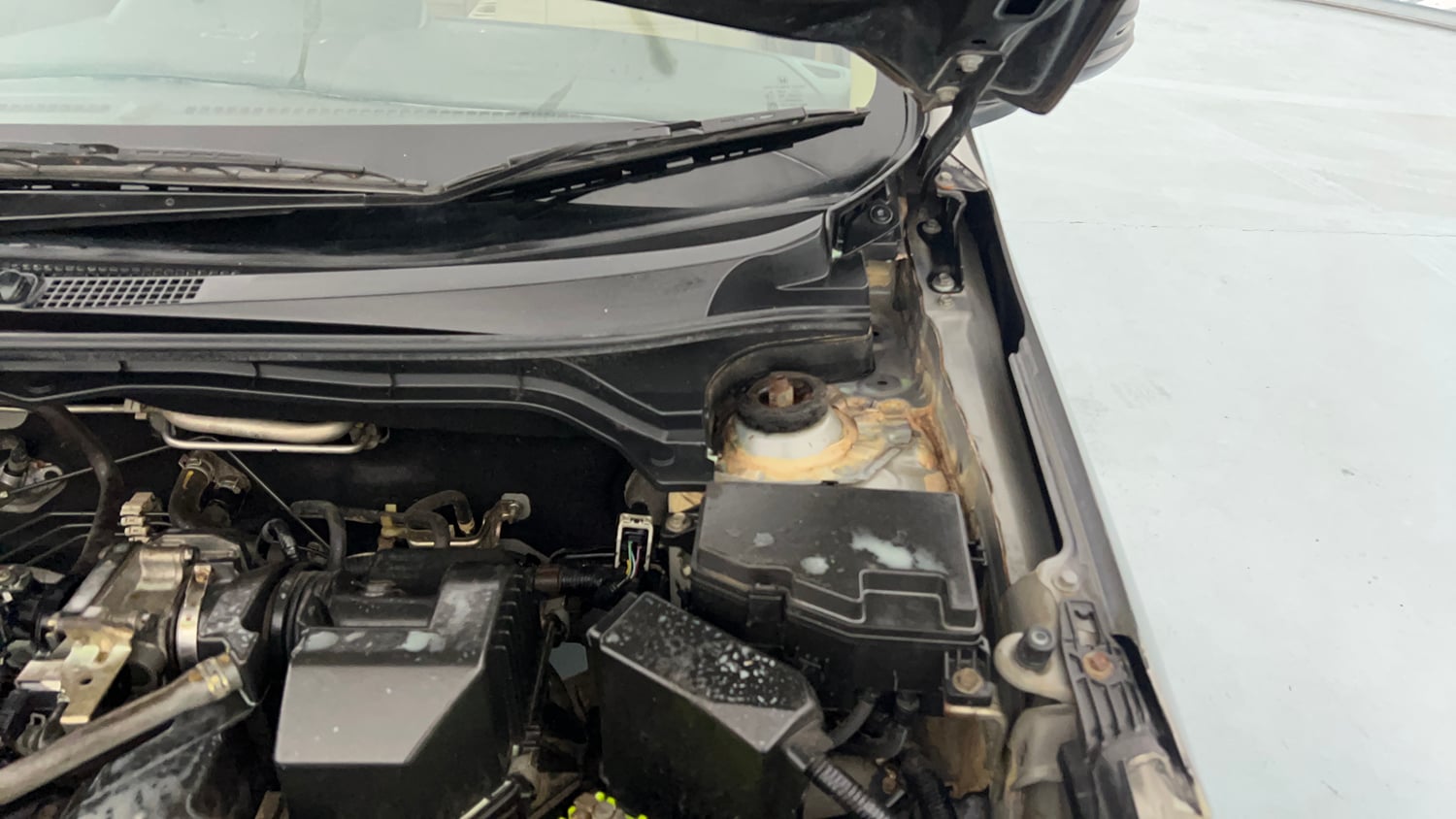 Used 2020 Honda Amaze 1.2 VX MT Petrol Petrol Manual engine ENGINE LEFT SIDE HINGE & APRON VIEW